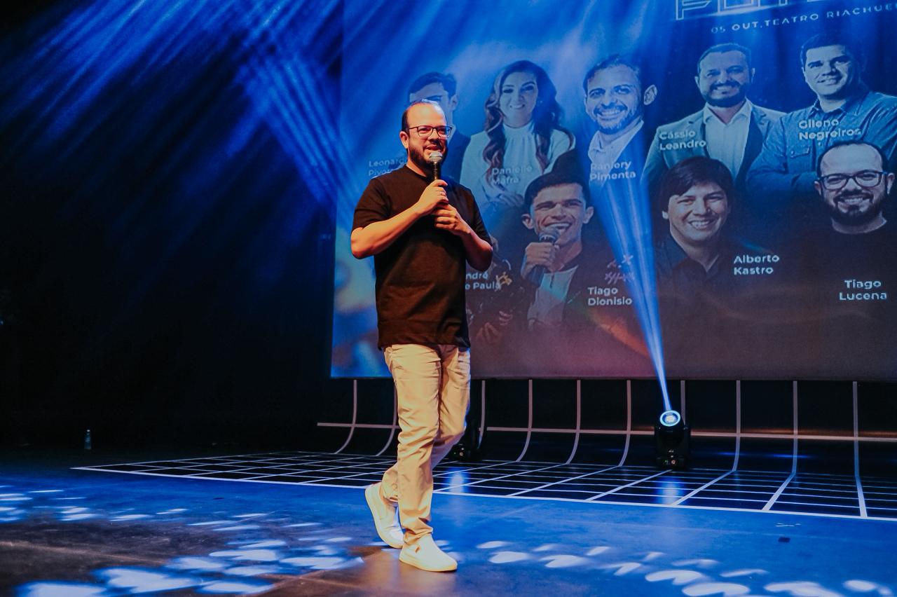 Tiago Lucena com line-up de palestrantes no Teatro Riachuelo