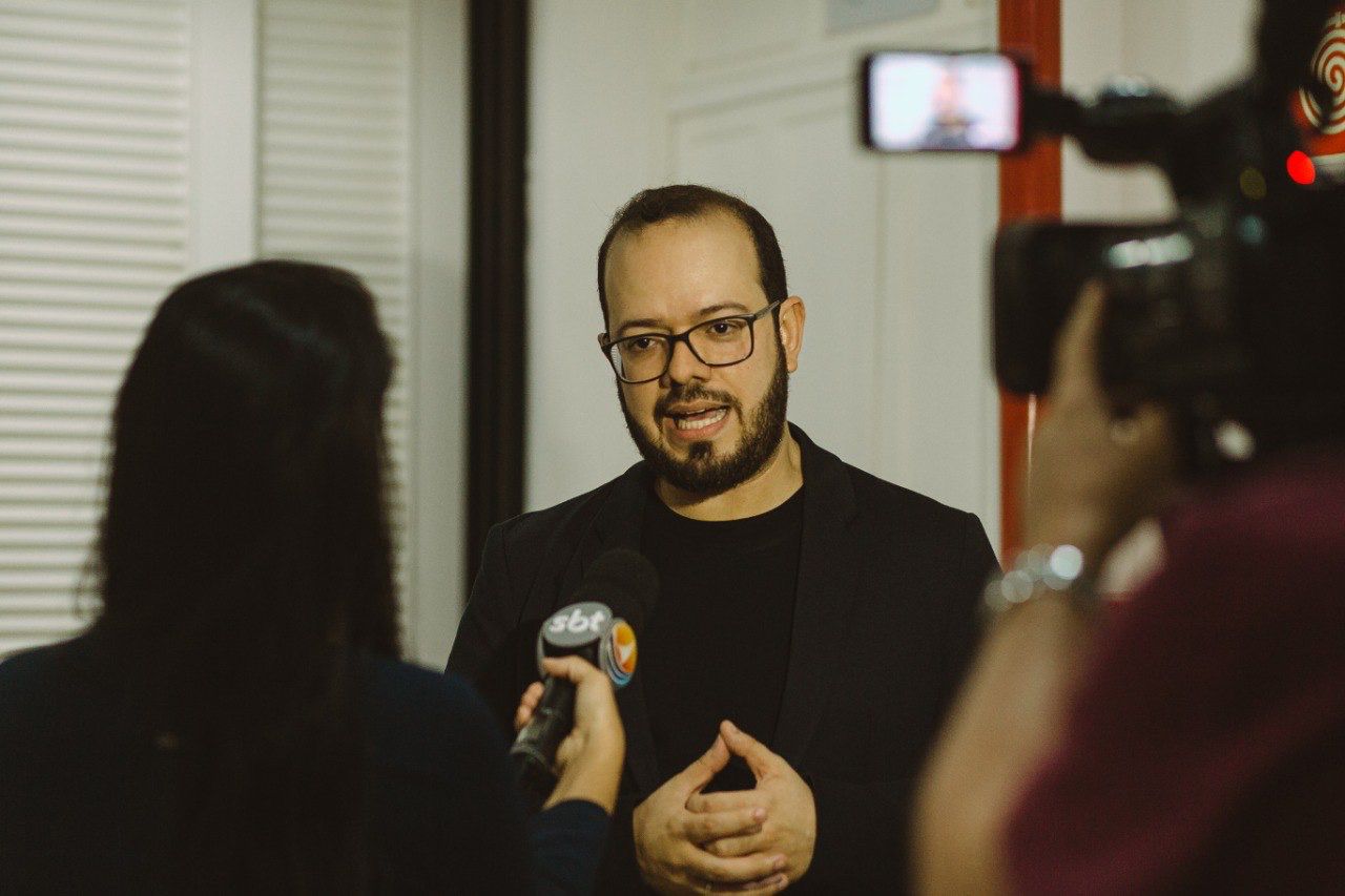 Tiago Lucena em entrevista para a TV SBT